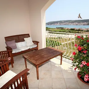 apartman-dinka.hotels-in-trogir.com/